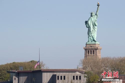 全美降半旗致哀百万新冠逝者