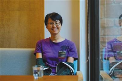 中国侨网8月18日,海口,曾在电影《二十二》出镜的日本姑娘米田麻衣接受新京报记者专访。新京报记者 彭子洋 摄