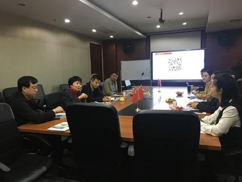 中国侨网进行模拟网络直播互动。(陕西省侨联网站图片)