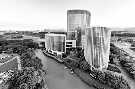 中国侨网莆田坚持绿色发展,产业体系更加绿色低碳。图为上市企业三棵树涂料股份有限公司的绿色园区。