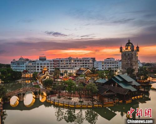 中国侨网傍晚时分的赤坎古镇风光迷人 广东赤坎古镇侨乡旅游度假区 供图