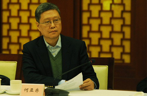 中国侨网3月23日,国侨办副主任何亚非一行到合肥调研并与安徽省各级侨务与涉侨部门、相关院校及侨界代表30余人进行座谈,围绕新形势下更好地做好侨务工作听取意见和建议。何亚非表示,要以服务国家大局和广大侨胞为出发点做好侨务工作。(中新社发 张娅子 摄)